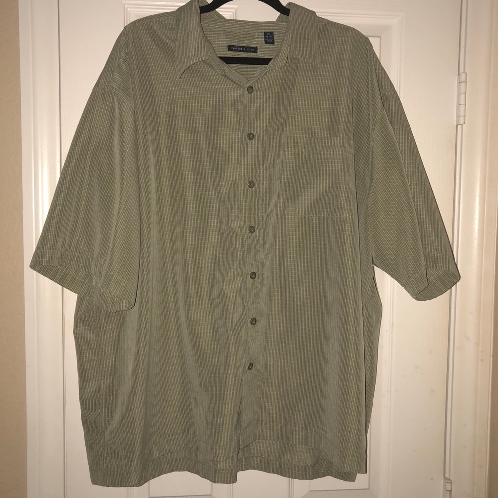 Van Heusen men’s dress shirt
